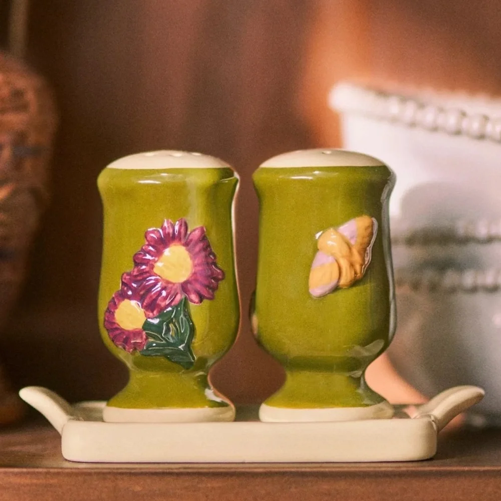 NWT Anthropologie The Faye Icon Stoneware Salt & Pepper Shaker Set